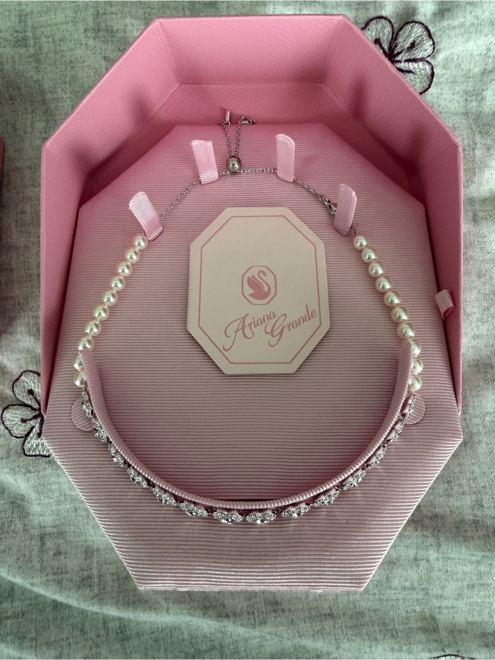 Ariana Grande x Swarovski hearts choker